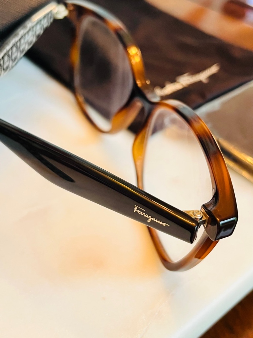 Salvatore Ferragamo Authentic Tortoiseshell Glasses w/Branded Case, Pouch, Cloth